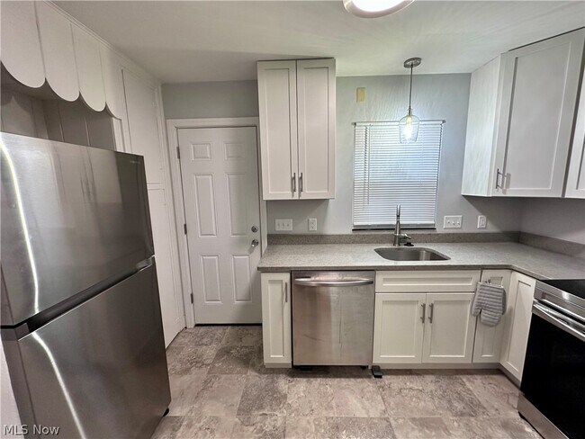 Foto del edificio - 1093 N Main St