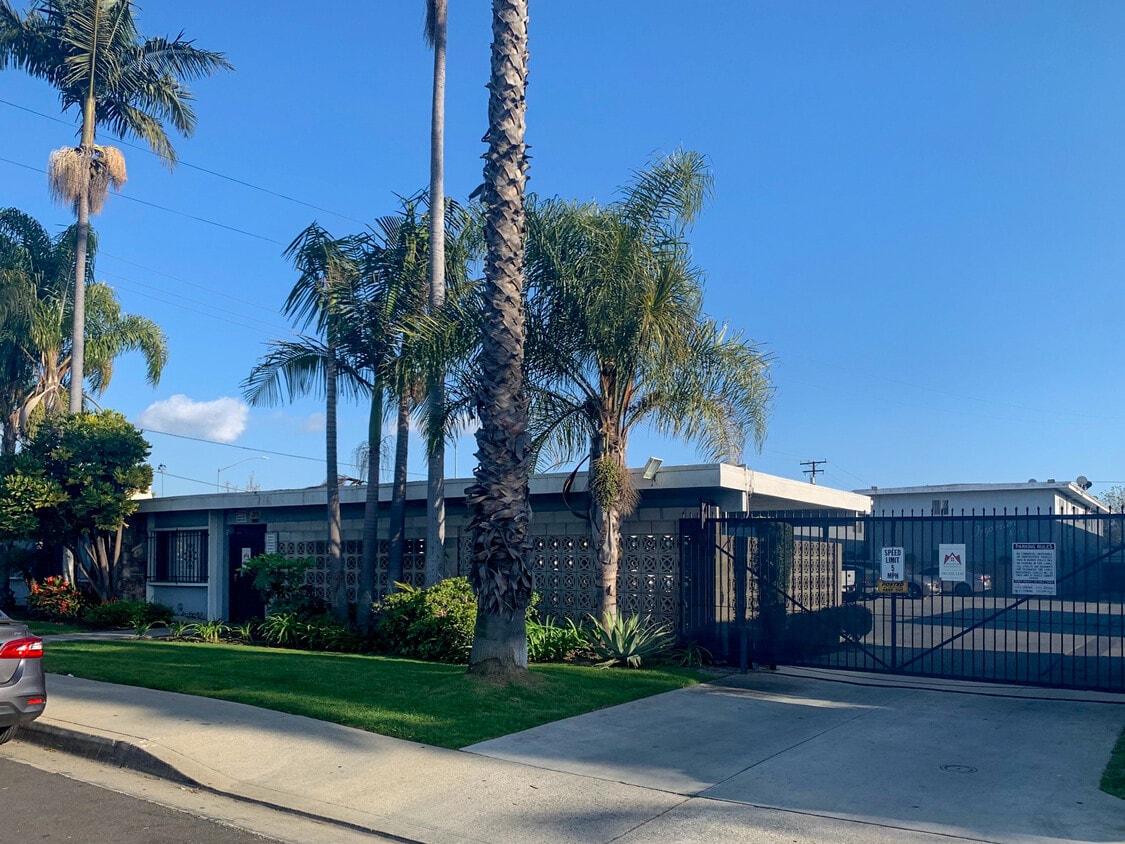 Foto principal - 730 - 740 W. 214th Street