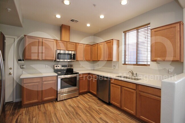 Building Photo - 1225 N 36th St