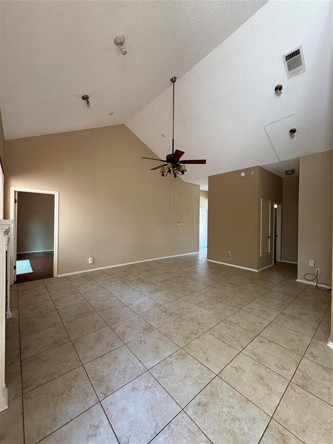 Foto del edificio - 2216 Quiet Wood Dr