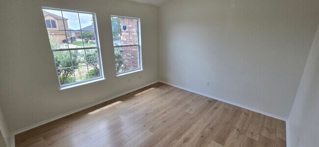 Foto del edificio - 6206 Taree Loop