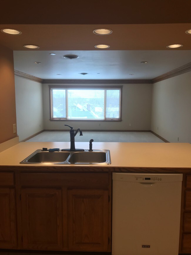 Building Photo - 505 E Huron St