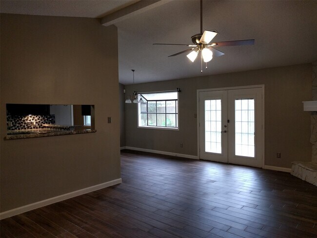 Foto del edificio - 4103 Garden Springs Dr