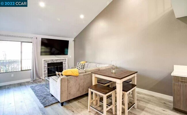 Foto del edificio - 5851 Yawl St