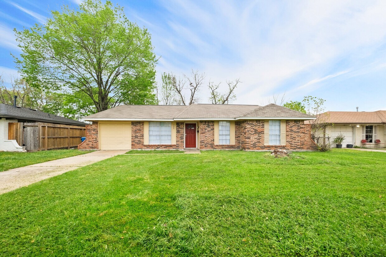 Foto principal - 122 W Havner Ln