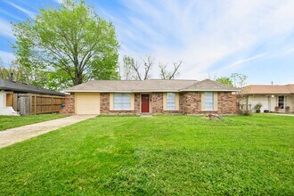 Building Photo - 122 W Havner Ln