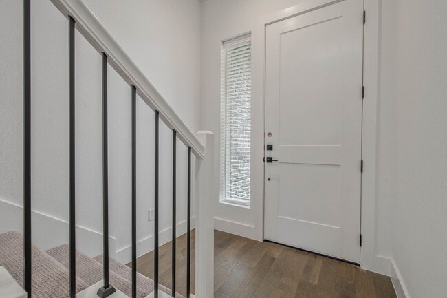 Building Photo - Brand new 4/4.5 Townhome