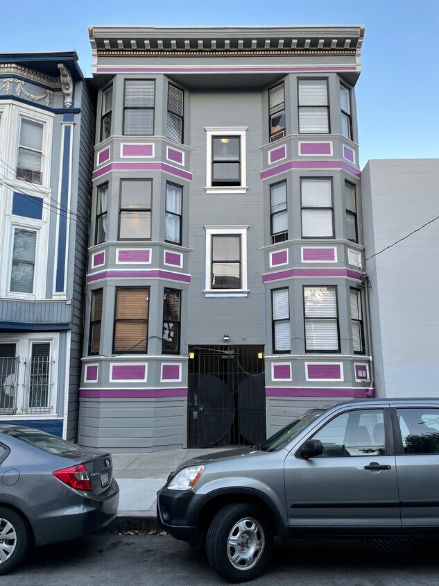 Apartment 123 1/2 available on the second floor, right side. - 123 Shotwell St