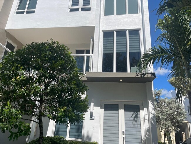 Foto del edificio - 6415 NW 102nd Path