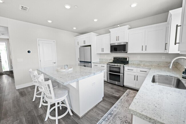 Foto del edificio - Bright Spacious 4BD/3BA Single-Family Home in Rocklin's Whitney Ranch!