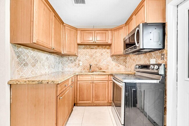 Foto del edificio - 15710 NW 19th Ave