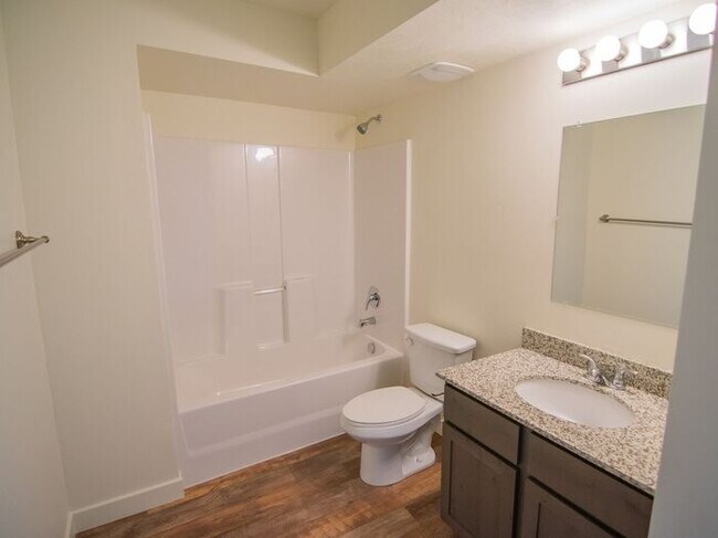 Building Photo - 698 E 500 S
