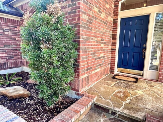 Building Photo - 10200 Channel Island Dr