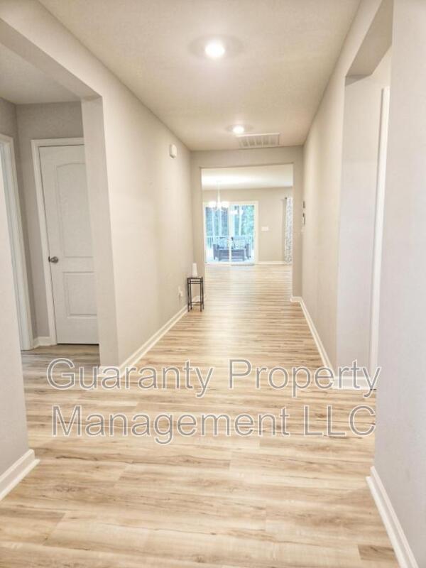 Building Photo - 330 John Stark Dr