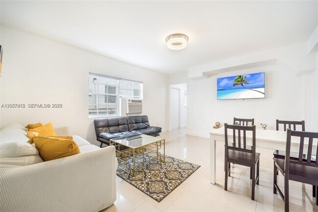 Foto del edificio - 6966 Byron Ave