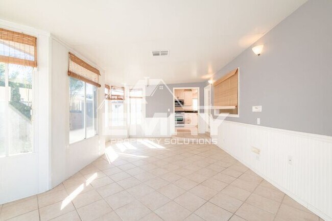 Building Photo - Lovely Single Family Home w/ Garage, Yard,...