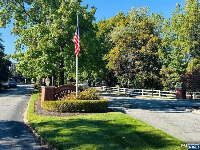 Building Photo - 372 Cambridge Dr