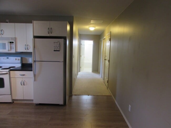 Building Photo - 6654 Everest Dr