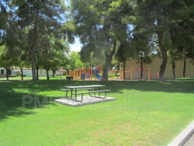 Foto del edificio - 5135 E Evergreen St