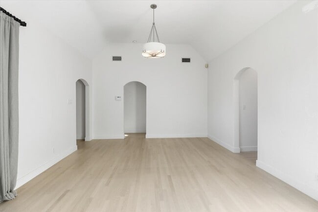 Foto del edificio - 2156 Linnington Ave