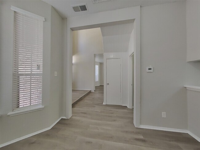 Foto del edificio - 1934 Creston Dr