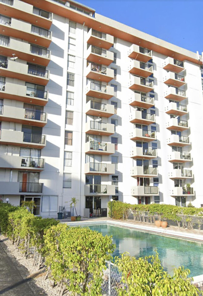 Foto del edificio - 2075 NE 164th St