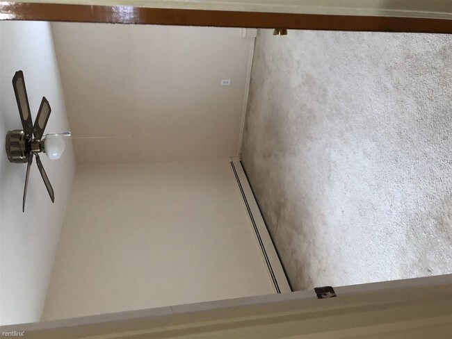 Foto del edificio - 3 br, 1 bath Apartment - 2329 120th St