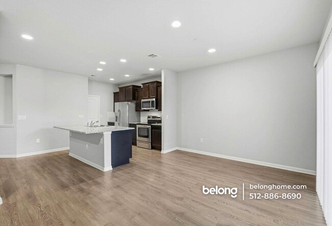 Building Photo - 516 E Slaughter Ln