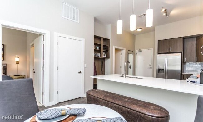 Foto del edificio - 2 br, 2 bath Apartment - 3033 E 1ST AVE