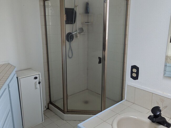 Building Photo - 2 Bedroom Duplex in Des Moines