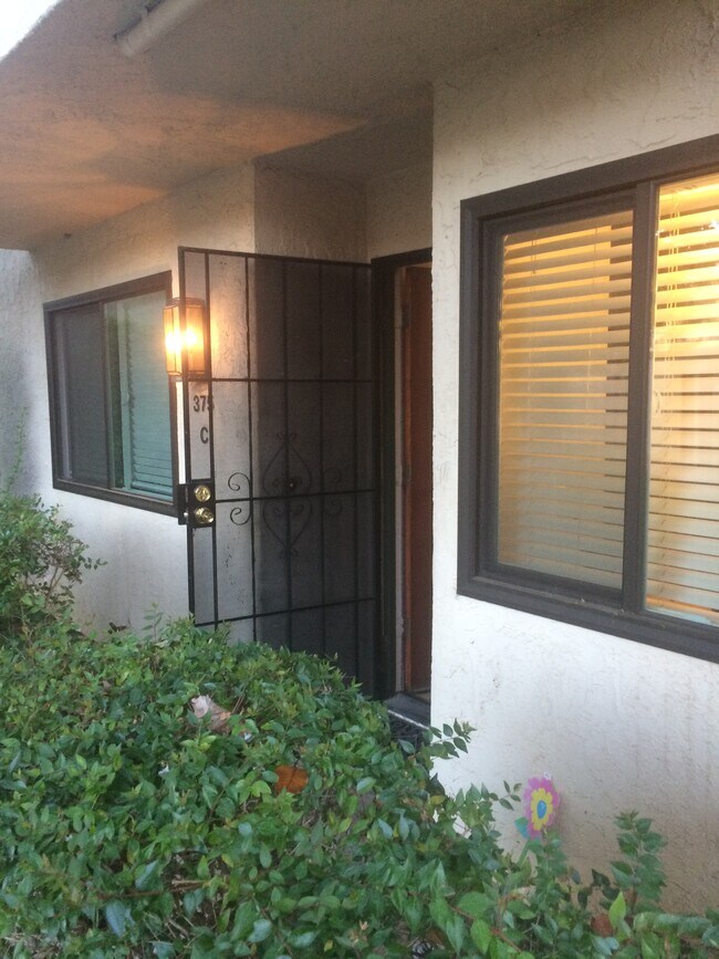 Building Photo - 375 N Melrose Dr