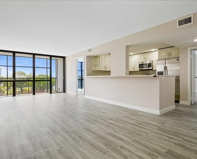 Foto del edificio - 800 Parkview Dr