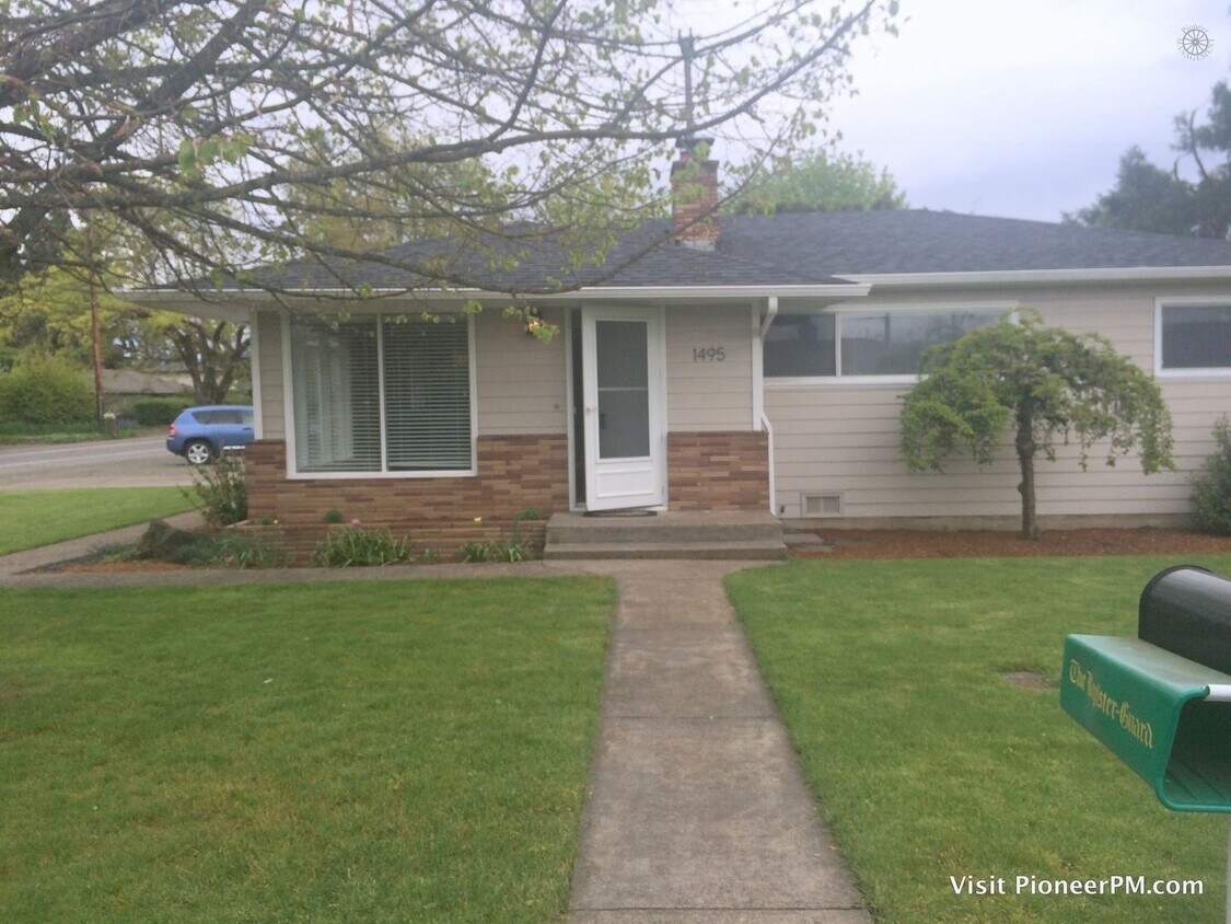 3 br, 1 bath House 1495 Lake Dr House Rental in Eugene, OR