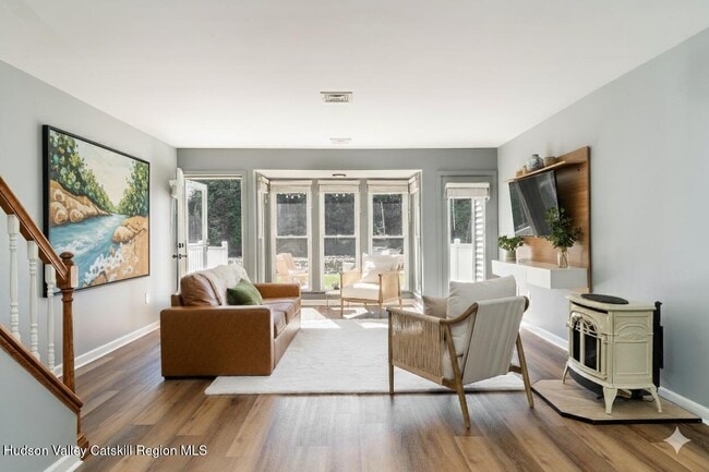 Building Photo - 7 Marina Dr