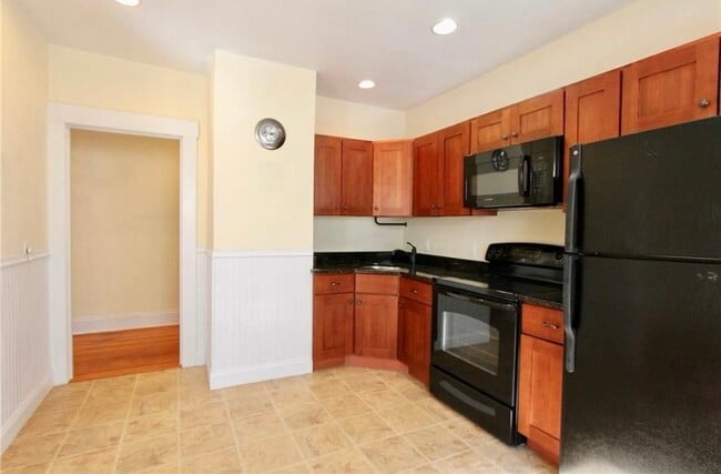 Building Photo - 23 Bedlow Ave