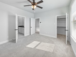 Building Photo - 9525 Thorncrown Ln