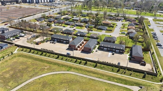 Building Photo - 2300 SE Jayel Terrace