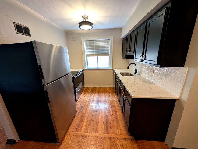 Foto del edificio - 3404-3406-3406 Lawn Ave