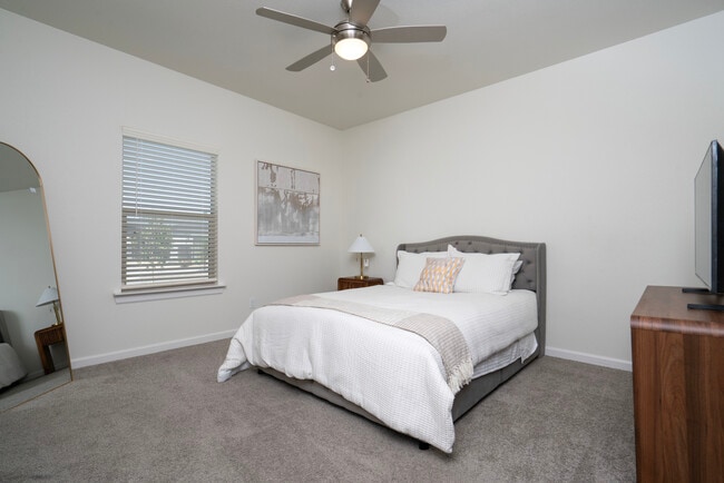 Building Photo - 1074 Hoppas Ct
