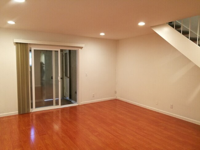 Building Photo - 936 Bellhurst Ave