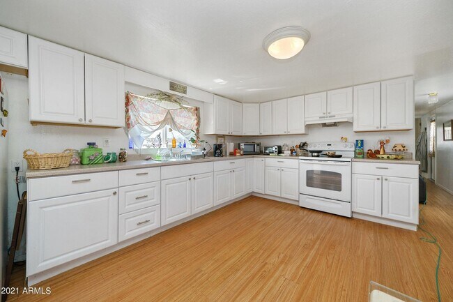 Foto del edificio - RENT TO OWN!CASH PRICE OF $185,000.00 OR $...