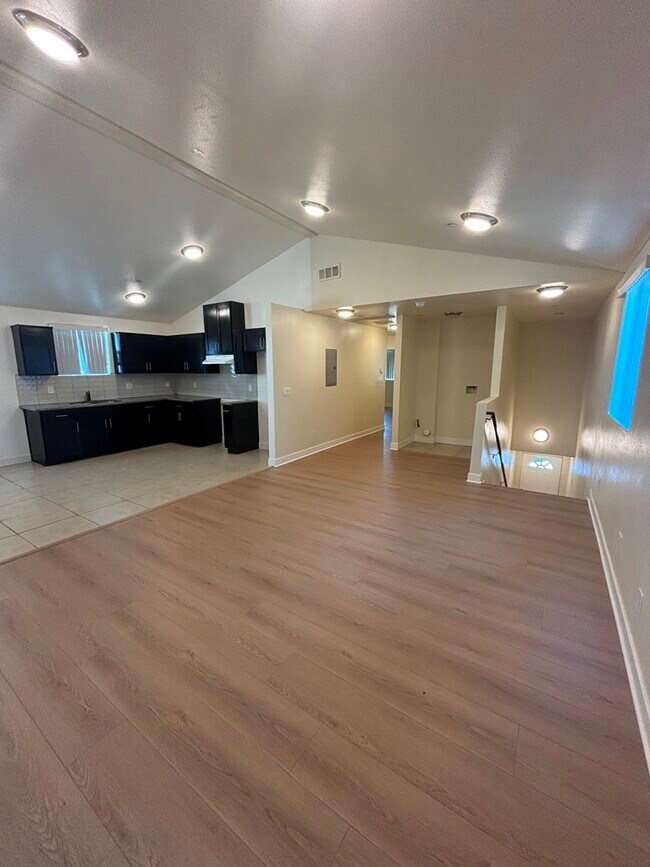 Foto del edificio - 619 W 83rd St