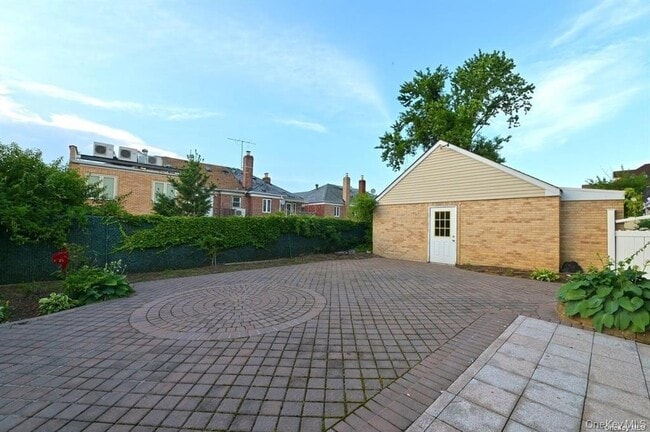 Foto del edificio - 108-35 66th Rd