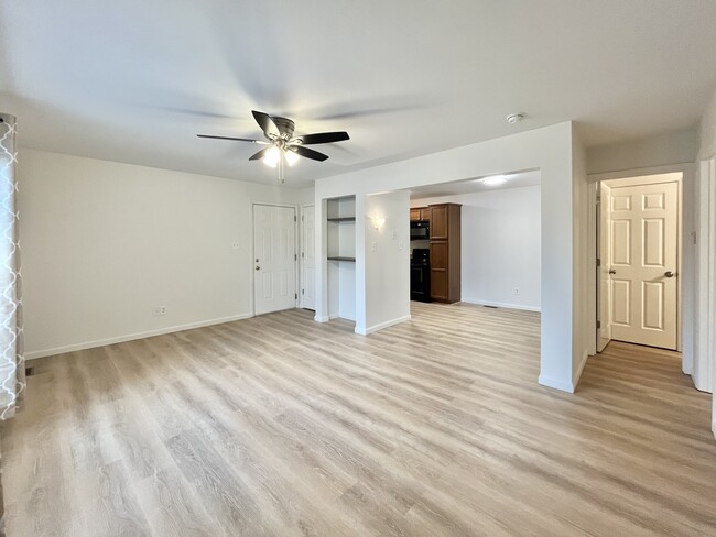 Building Photo - Chesterfield Parkview Condos