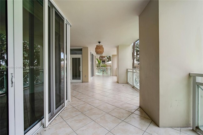 Building Photo - 445 Grand Bay Dr