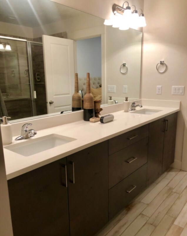 Foto del edificio - 245 E Brigham Ln