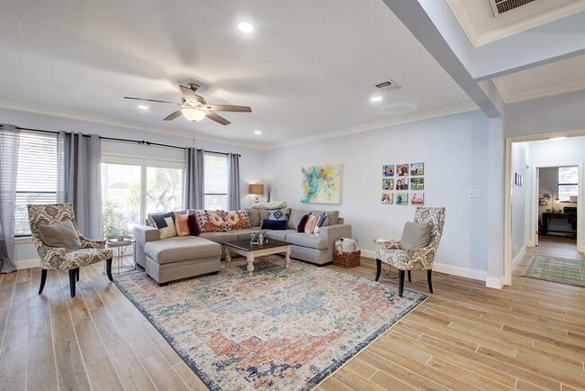 Building Photo - 7103 Anaqua Dr