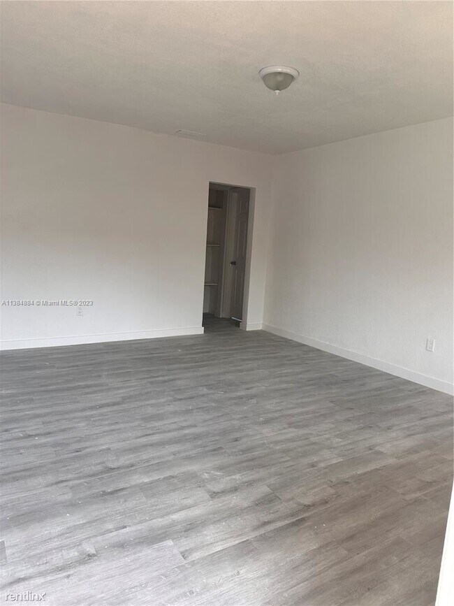 Foto del edificio - 2 br, 1 bath House - 5922 Pierce St # 1
