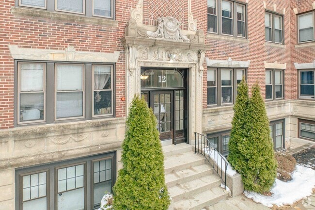 Building Photo - 10-12 Greenway Ct