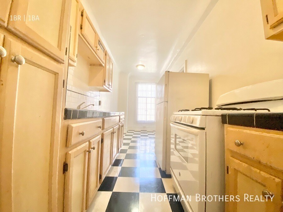 Primary Photo - 715 S. Normandie Ave. Los Angeles, Ca 90005